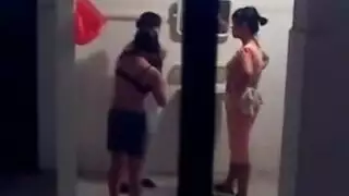 الإلهة الممتلئة نعمات تتوسل أن يُقذف المني على وجهها