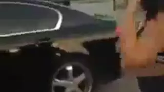قضيب أزرق وحشي يمدد ضيقها