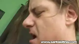 الفتاة الجميلة تمارس الجنس مع رجل أكبر في كل الأوضاع