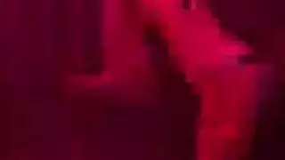 بورنو خشن: قضيب عملاق يمزق كسها الضيق