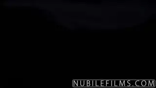 حفلة مراهقين جنسية في كس مبلل من البلل