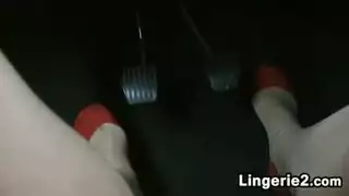 فتاة ذات أثداء مشعرة تحصل على قذف داخلي في فيلم إباحي