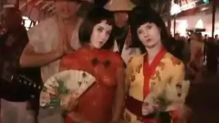 حفلة بخكاكي على الرصيف: بلع عام للسائل المنوي في العراء