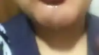 فتاة عاهرة تطالب بقضيب كبير لمهبلها وثدييها المذهلين