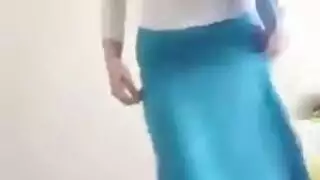فتاة المزرعة المصرية يتم تدمير فرجها في مشهد صريح