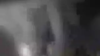أول مرة تمارس فيها عاهرة صغيرة ساذجة الجنس الفموي العنيف