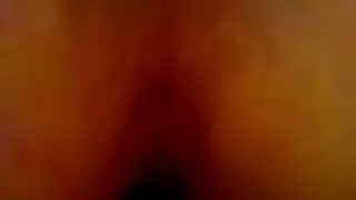 مؤدي إنجليزي يفرغ كتلة عملاقة من المني