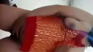 سمر الجامحة تستمني كسها المبلل حتى النشوة