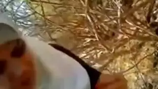 سورية جميلة تمص بعمق وتتباهى بكسيها الجميل