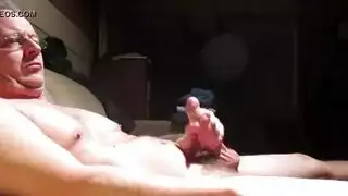 يتحمل المتحول جنسيا