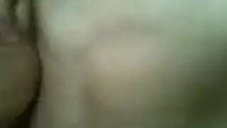 سحاقيات ناضجات تغوي شابًا يافعًا لممارسة جنس جماعي عنيف