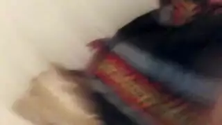 ثديي جميلة ممتلئة تقدم لمأدبة إباحية