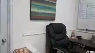 نزع الملابس الداخلية، إظهار المؤخرة إثارة صريحة