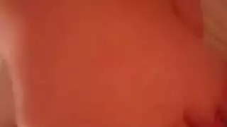 جنس شبح: قضيب غير مرئي يملأ فمها وفرجها