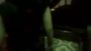 عاهرة مصرية محلية لا تشبع من الزب في فمها وفرجها