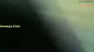 ثلاثية مص من فتيات محجبات مثيرات في سيارة