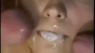 قضيب عربي يدخل بقوة في فتحة مبللة في مشهد إباحي