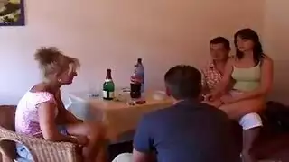 جنس زب أسود مكثف دفعات عميقة وأنين