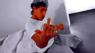 بخكاكي ريفي على كومة قش