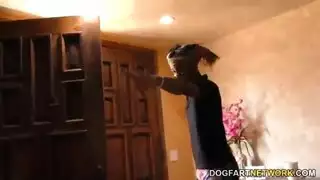 زوج تابع يصور أوجي قاسي لزوجته ويتوسل لعق كل قطرة