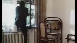 علاقة سحاقية سرية: سمراء ملثمة تمارس الجنس مع صديقتها السابقة بلا توقف