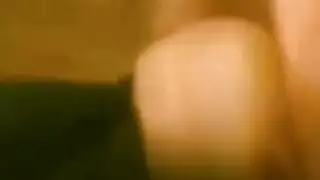 إيطالي مخادع يمارس الجنس مع زوجة ناضجة في سريرها الزوجي