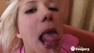 رجل مقيد يمص حلقها العميق قبل أن يتم ممارسة الجنس معه