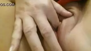 يتم تفريغ قضيب ميشيل في الحمام بعد المباراة