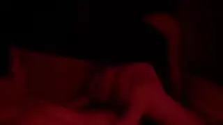 قضيب إباحي ممتلئ يدمر شرجًا قديمًا