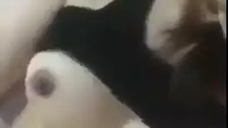 فاتنة ساخنة تتعرض لنكاح مهيج في مهبلها الضيق