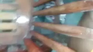 شقراء سمراء تمارس جنساً خارجياً بالقضيب المزدوج