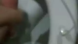هزة جماع شديدة من قضيب عملاق يدفع بعمق