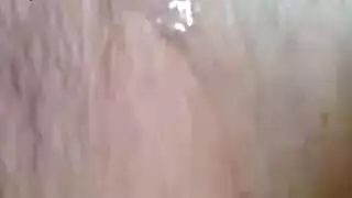 بعد لعق الفرج، نادية تستمني قضيب جارها العملاق في مكان عملهما