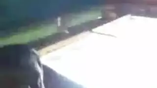 مص زب قمامة: فتاة تتوسخ في متجر جنس فارغ
