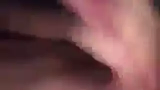 فقاعات مني على مؤخرة وردية فروية