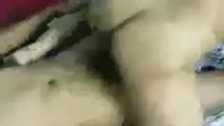 فتاة نحيفة في وضعية الكلب الخشنة مع قذف داخلي