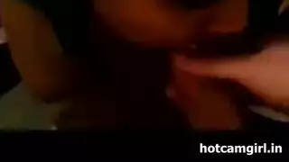 رئيس مفلس ينيك فرج ضيق في كشك المقهى