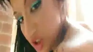 ينك البنت وهي نايم ثم تستيقظ