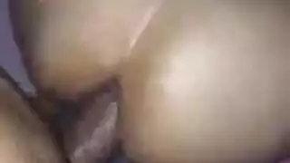 جنس قاسٍ: فتاة شعرها بني تُملأ بالسائل المنوي