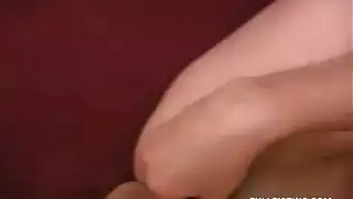 صفعات على كس مشعر على الأرضية الصلبة