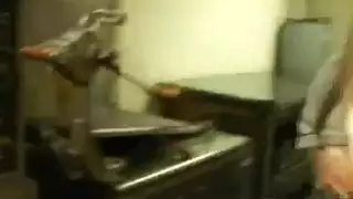 لحس باط وشمه