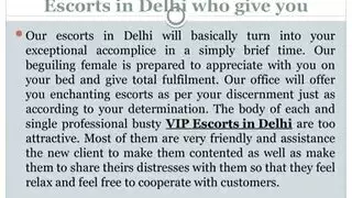 سمراء ترتدي الكعب العالي تُمارس الجنس بقوة على سريرها – نهاراً