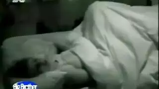 ‫فتاة سهلة مشتركة: نمررها فيما بيننا لمتعة الجنس الجماعي‬