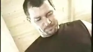 مص قضيب على جانب الطريق من أم مثيرة بعد توقيفها