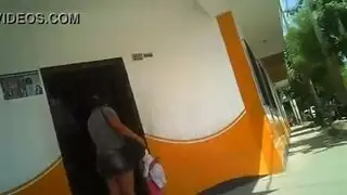 فتاة كينية تأخذه في الطيز