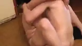 سكس أمهات مثير: نيك قوي لأم بيضاء