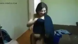 راقصة مصرية كبيرة الصدر يتم تمزيق فرجها بعد العرض