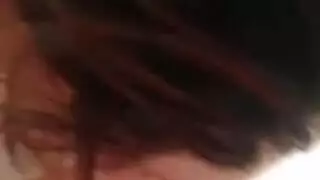 فتاة سمراء موشومة تأخذ قذفًا داخليًا خشنًا من زميل عمل