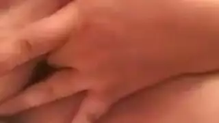 هيثر تصل للهزة الجنسية من خلال اللعب الخشن بأثدائها