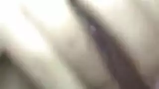 مراهقة زلقة ومبللة في جنس صريح مع جمل